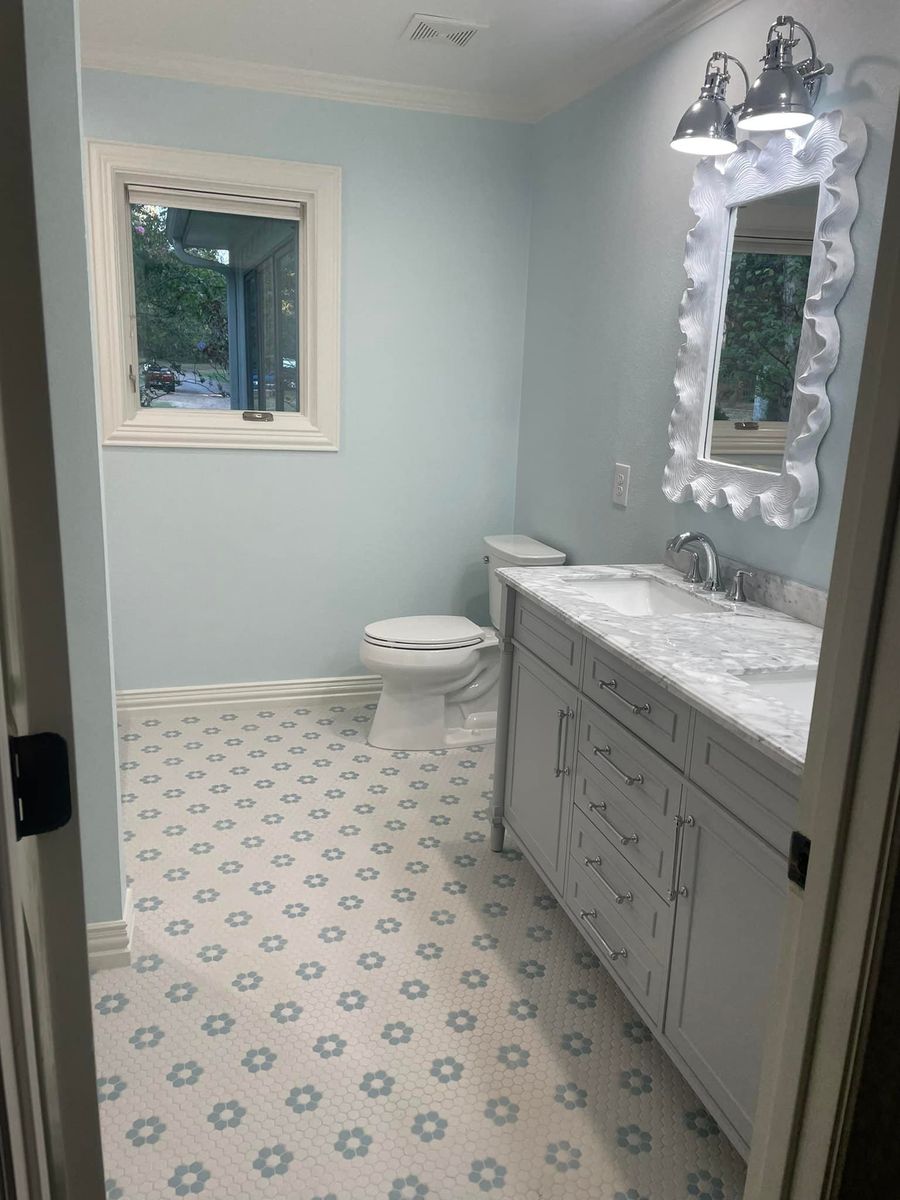 Bathroom Renovation for One Level Construction in Scurry, TX