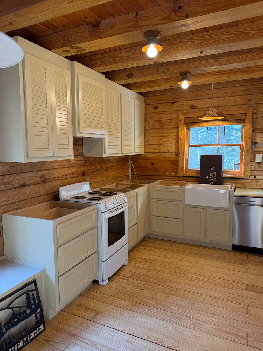 Kitchen and Cabinet Refinishing for Kingsmen Painting in Simpsonville, SC