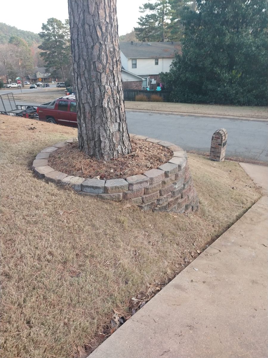 Mulch Installation for Mendoza landscaping and lawn care in England, AR