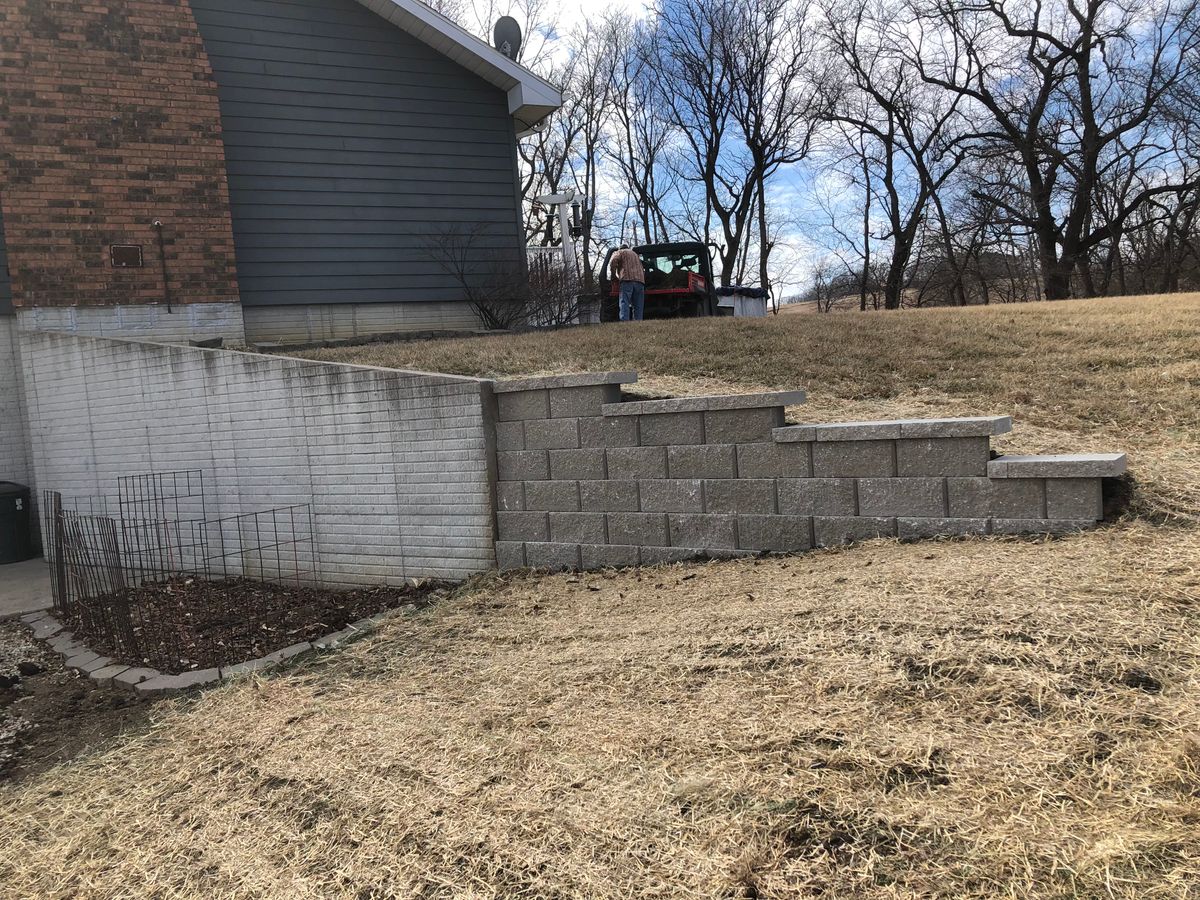 Hardscape Design and Installation for Thomas' Lawn Care in Maryville, MO