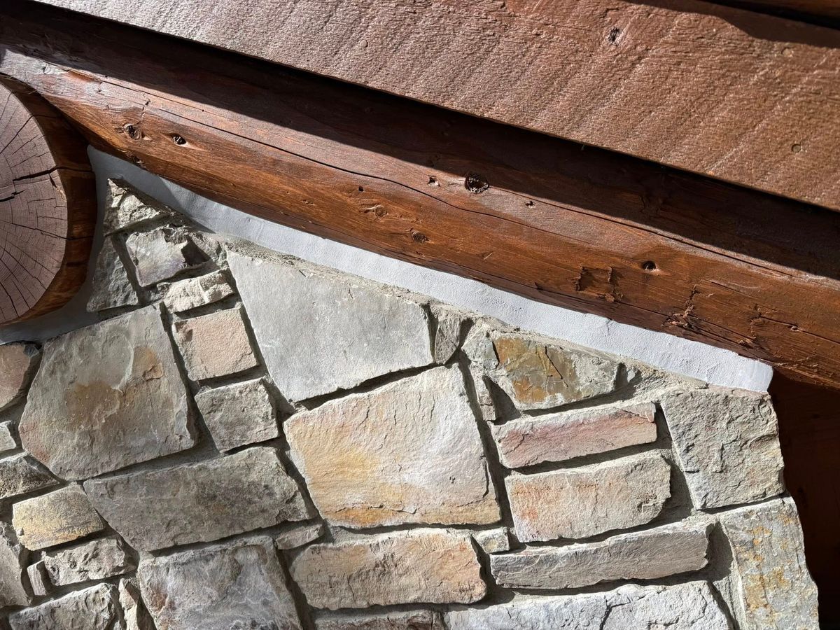 Log replacement and repair. for Wild West Log home specialists in Corvallis, MT