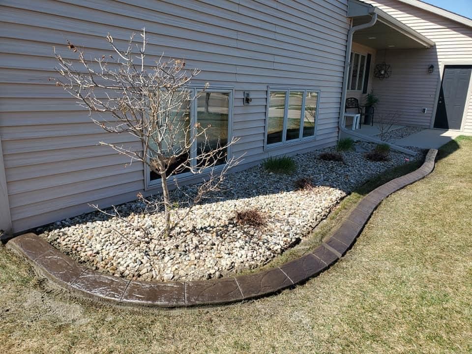 Curbing for Dust Till Dawn Lawn in London, Kentucky