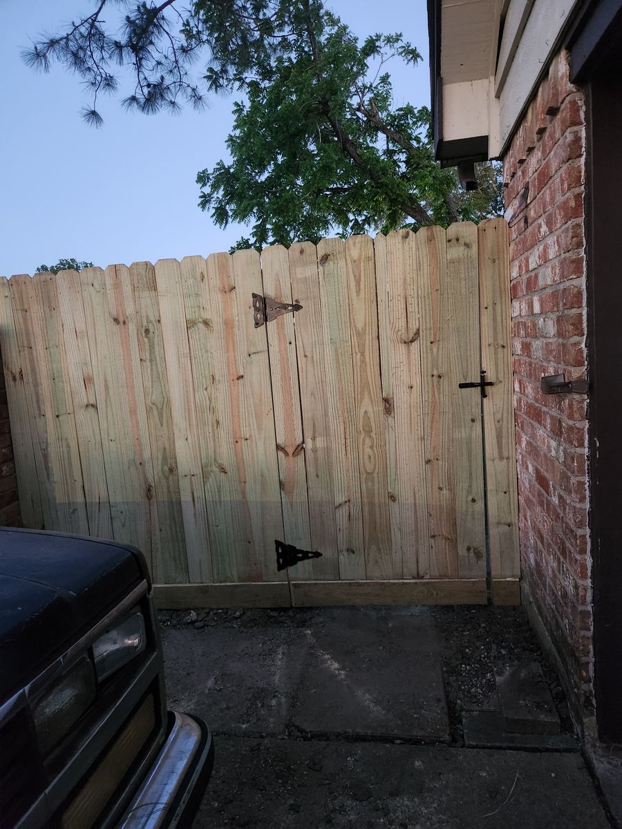 Fence Installation for Right Choice Landscaping LLC in Houston, TX