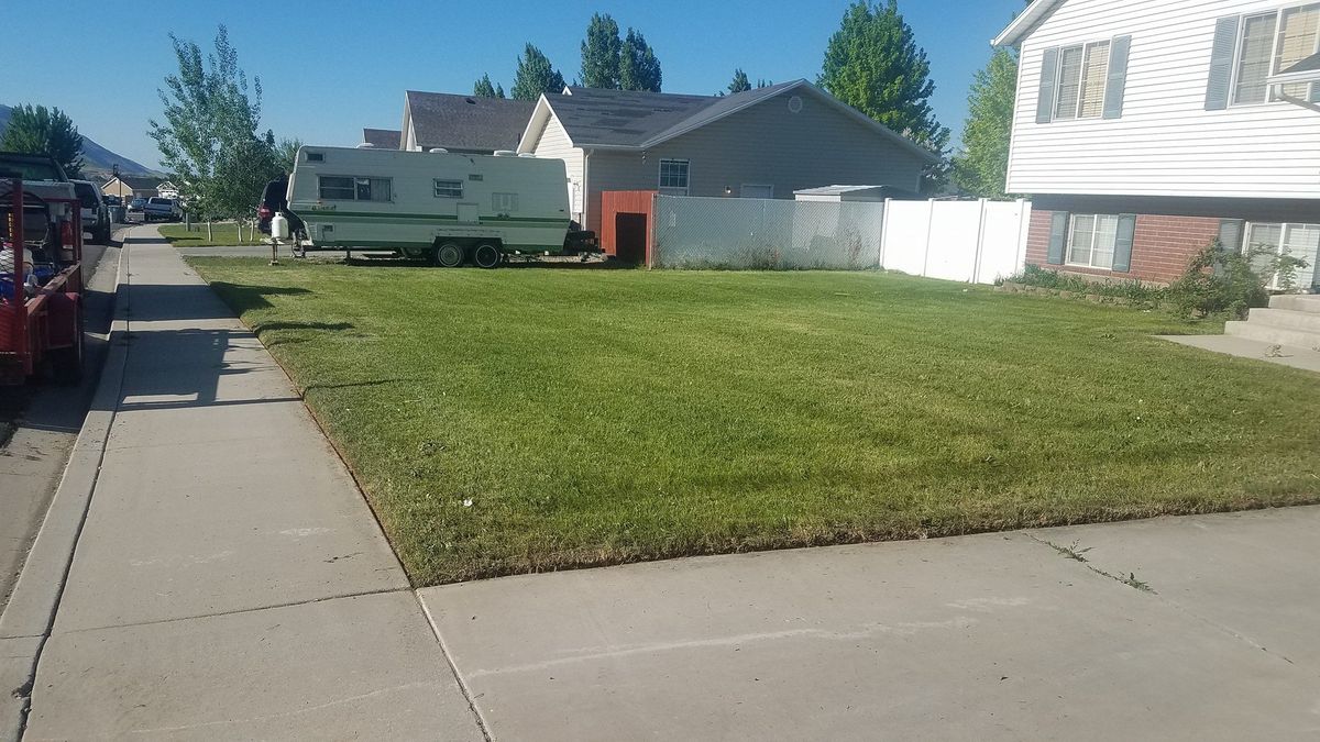 Mowing for Platinum Lawn Service in Santaquin, UT
