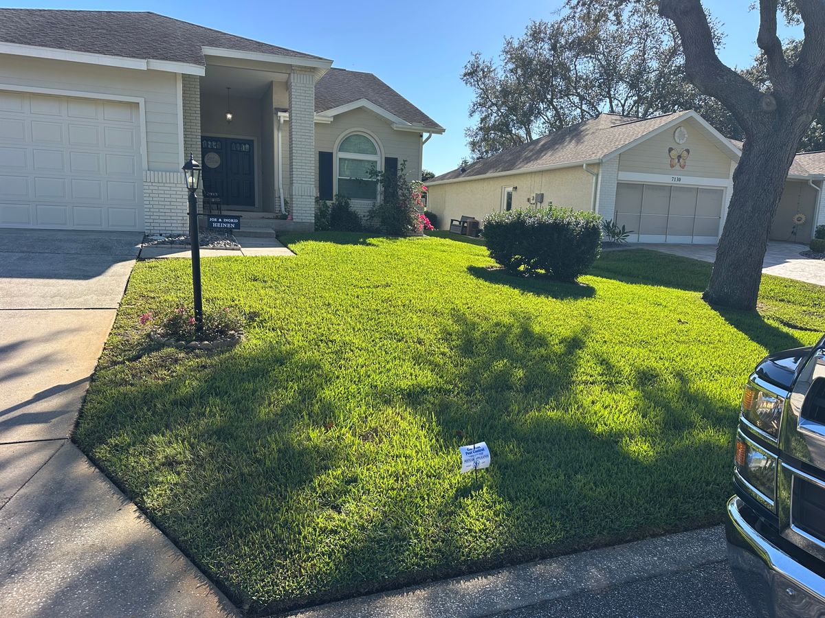 Lawn Spraying for Garrison Pest Control Inc in North Weeki Wachee, FL