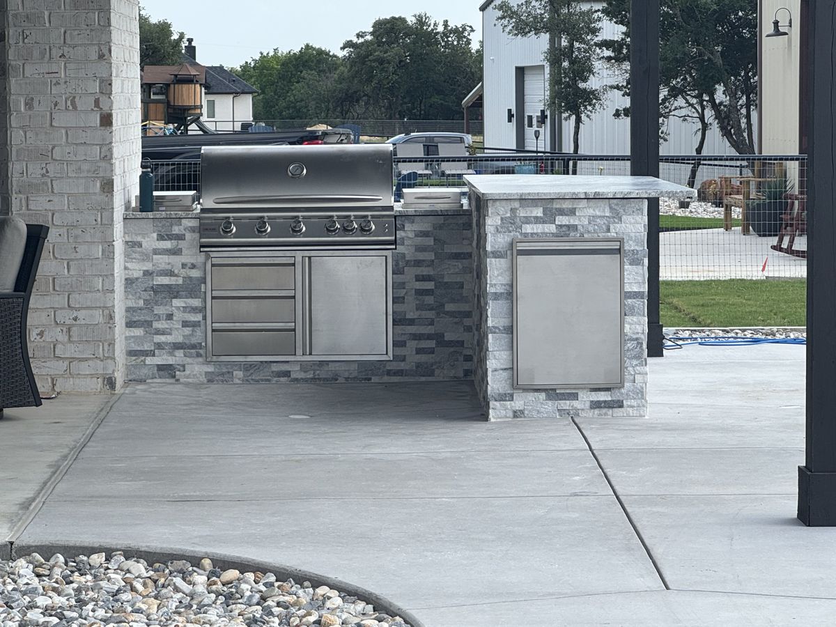 Concrete Decks for Black Diamond Custom Pools LLC in Azle, TX