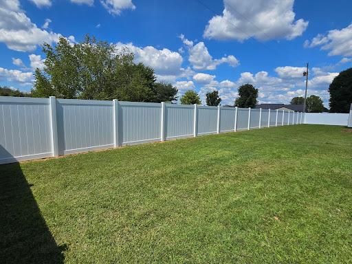 Vinyl fencing for Southern Town & Country Fence in Sparta, TN