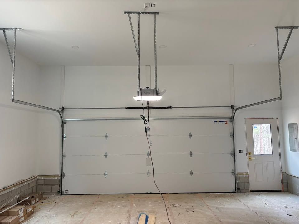 Garage Door Opener Installation for 423 Garage Doors, LLC in Signal Mountain, Tennessee