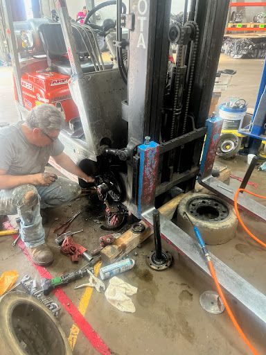 Tenant Floor Scrubber Repairs for Break’n Chainz Forklift Repair in Dallas, TX