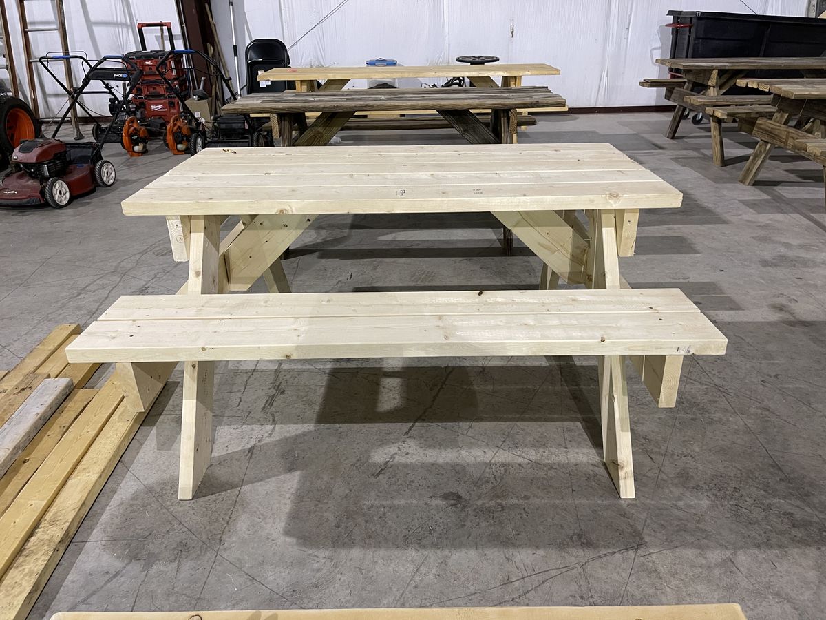 Picnic Tables & Woodwork for King Services in Seguin, TX