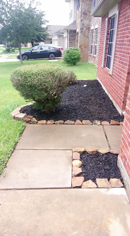 Mulch Installation for Moana Magic Landscaping in Houston, Texas