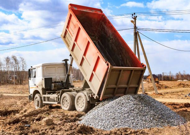 Tri-axle hauling and bulk material transport for Louisville Earth Movers in Crestwood, KY