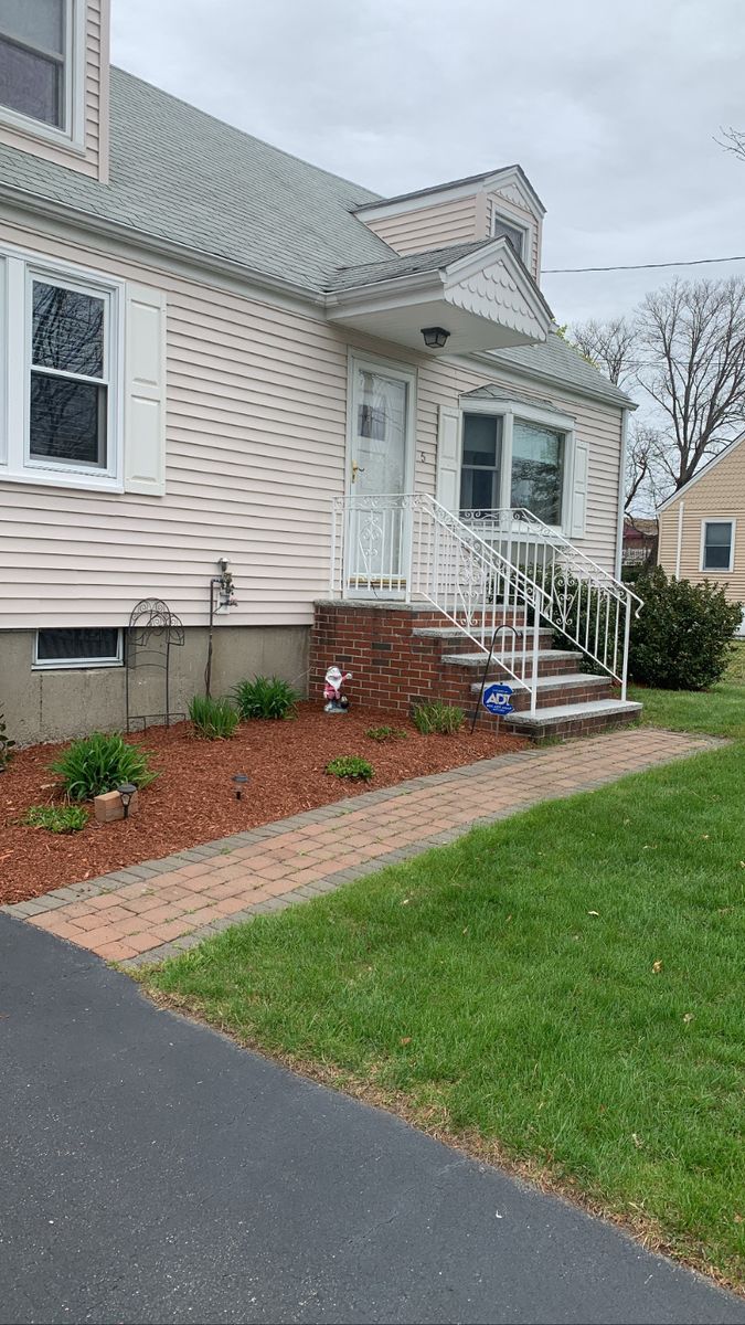 Mulch Installs for Pote Landscaping LLC in Wilmington, MA