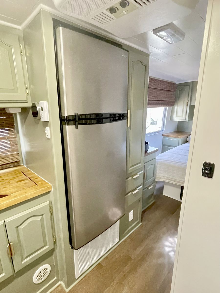 For Sale for Mauka to Makai RV Renovations in Los Angeles, CA