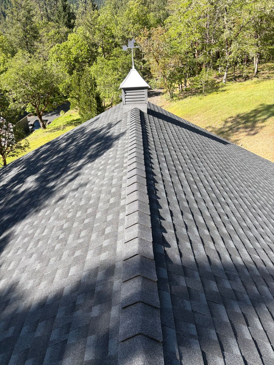 Roofing Installation for Crestwell Roofing Plus LLC in Grants Pass, OR