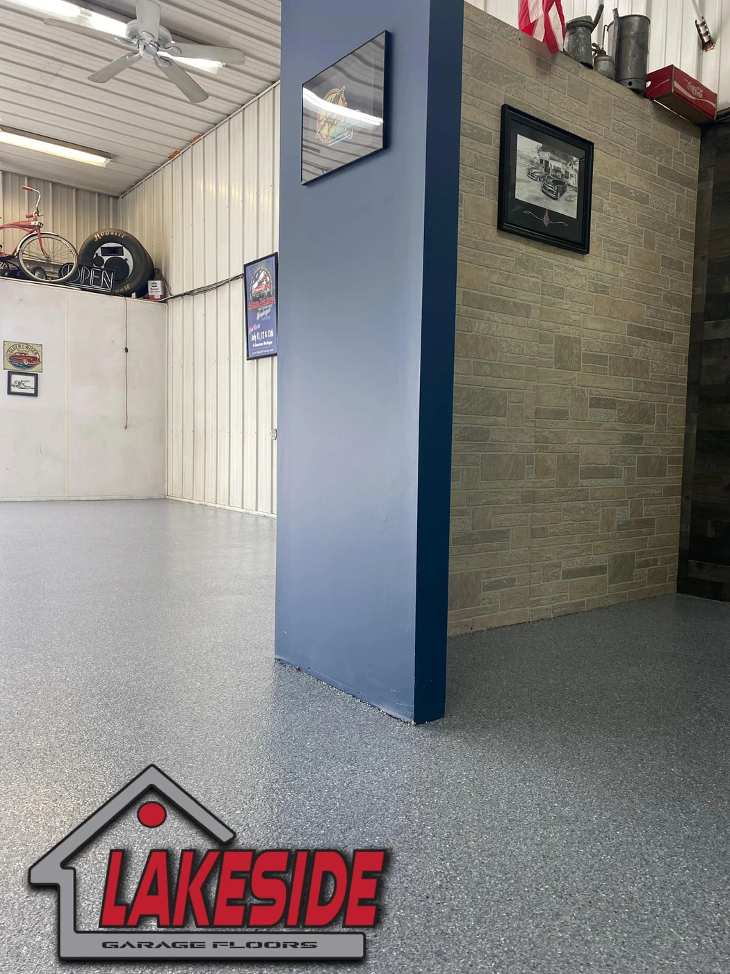 Polyaspartic flake basement floor coating
