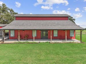 We provide barndominiums, a unique living space combining elements of traditional barns with modern amenities. Our construction services create beautiful and functional homes tailored to your needs. for Hogue Construction in Lubbock, Texas