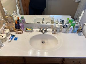 Cleaning your home can be a daunting task, but our professional organizing service can help make the process easier. From decluttering to creating a custom organizational plan, we'll work with you to get your home in order. for Omi’s Cleaning Services in  Minneapolis, MN