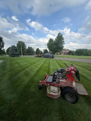 Lawn mowing service in Kansas City, KS