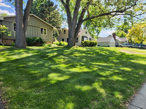 Shrub Trimming for K & I Lawn Care Service  in Eden Prarie, MN