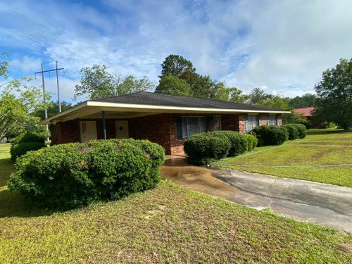 Driveway & Sidewalk Cleaning for BullCreek Pro Wash LLC in Claxton, GA