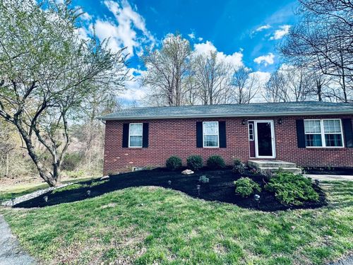 Mulch Installation for Nate's Property Maintenance LLC  in Lusby, MD