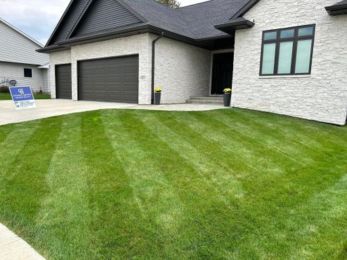 Lawn Care for Weeds Lawn Care & Landscaping LLC  in Hiawatha, IA