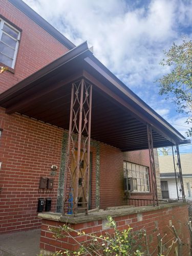  for Top Hand Roofing and Gutter in Pomeroy, OH