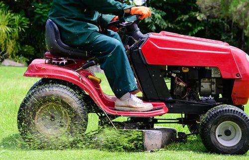 Lawn Maintenance for Mayfield Landscaping in Staunton, IL