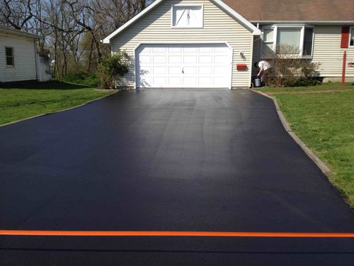 Asphalt Seal Coating for Straight Line Striping in Little Rock, AR