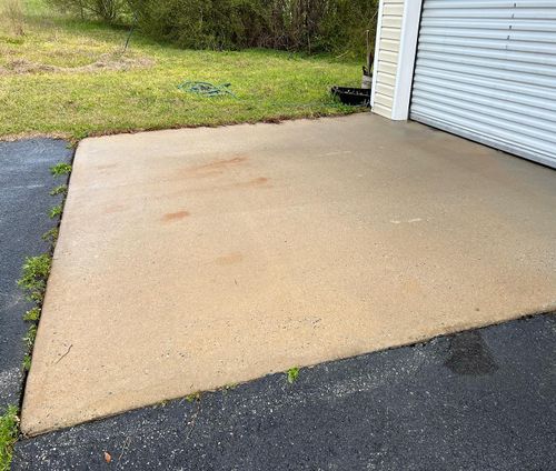 Driveway and Sidewalk Cleaning for RB Pressure Washing in Macon, GA