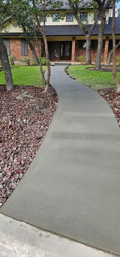 Driveways for Martin's Masonry & Landscaping in Leander, TX