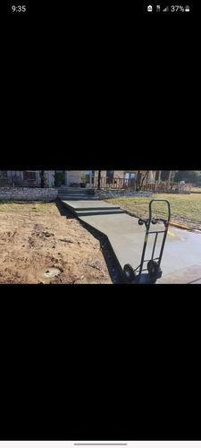 Driveways for Martin's Masonry & Landscaping in Leander, TX