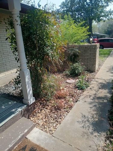 Mowing for Emergency Yard Care LLC in Waxahachie, TX