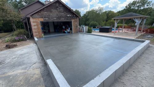 Concrete Slab Construction for Tanenbaum Services & Concrete in Florence, KY