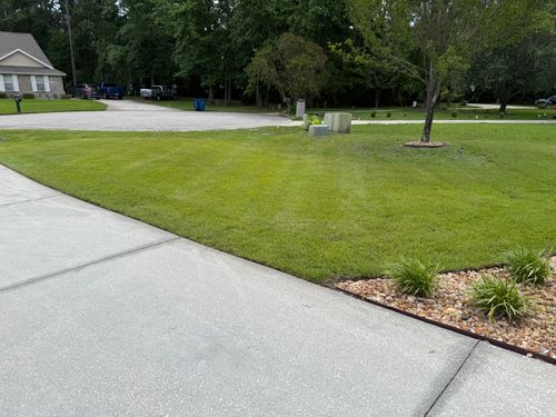 Lawn Care for River City Elite Contractors in Jacksonville, FL