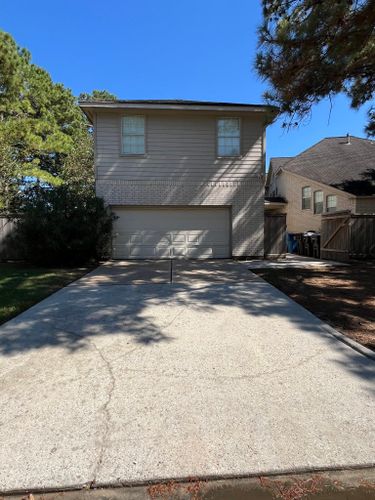 Driveway and Sidewalk Cleaning for E&E Pressure Washing Service, L.L.C. in Houston, TX