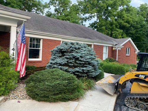 Shrub Trimming for Showplace Lawncare & Landscaping, Inc. in Pendleton , IN