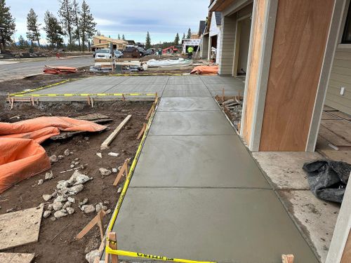 Sidewalk Installation for Elite Concrete & Coatings in Sunriver, OR
