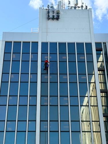 High Rise Window Cleaning for Sunlight Building Services in Birmingham, AL