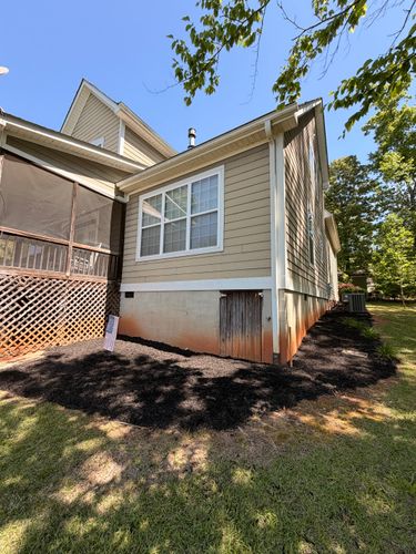 Mulch Installation for Lakeside Lawncare in Cross Hill, SC
