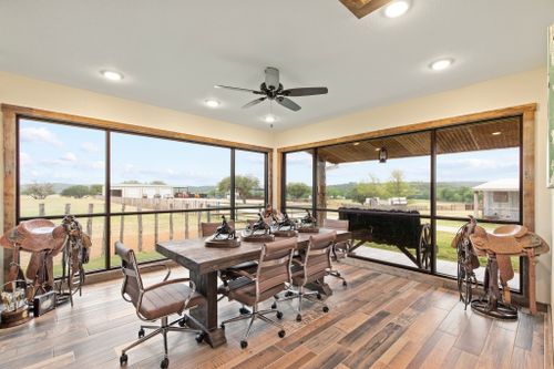 Custom Homes + Barndominium Homes for Who Can Construction in Stephenville, TX