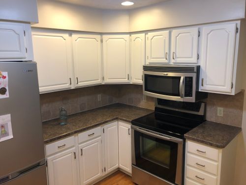 Kitchen and Cabinet Refinishing for Ryeonic Custom Painting in Swartz Creek, MI