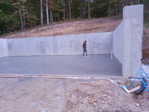 Slabs slick as glass for Hellards Excavation and Concrete Services LLC in Mount Vernon, KY