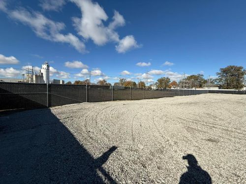 Fence Installation for Illinois Fence & Outdoors in Kewanee, IL