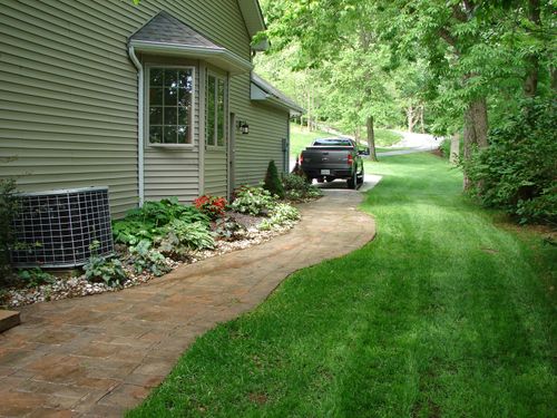 Lawn Maintenance for Mayfield Landscaping in Staunton, IL