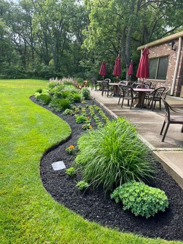 Mulch Installation for Higgins landscaping LLC in West Jefferson, OH