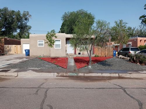 Residential Lawn Maintenance for 2 Brothers Landscaping in Albuquerque, NM