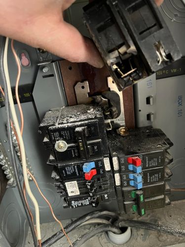 Circuit Breaker Installation and Repair for Thomas Electric  in Medina, NY