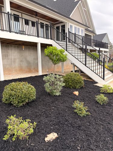 Mulch Installation for Lakeside Lawncare in Cross Hill, SC